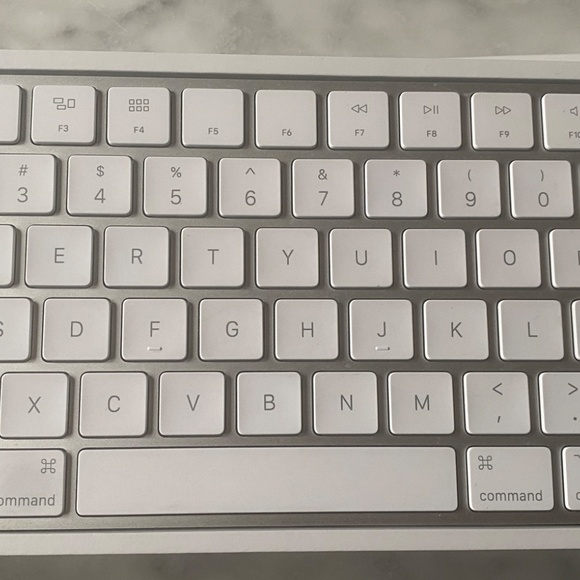 Apple Magic Keyboard Mouse - Picture 2 of 3